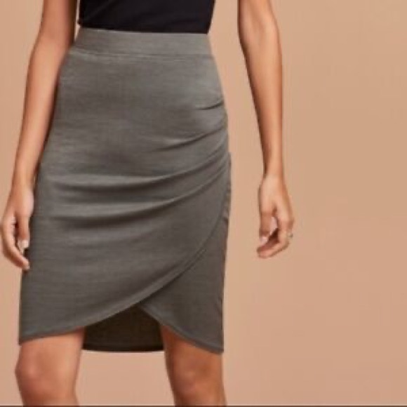 Wilfred Dresses & Skirts - Aritzia Wilfred Free Tulip Dress